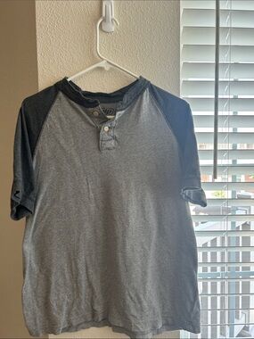 Vintage Men's Gray Raglan Henley Short Sleeve Shirt